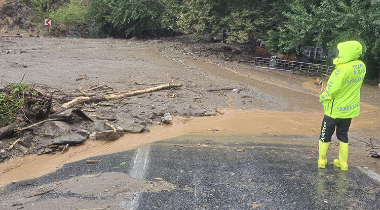 Anamur Gazipaşa Kara Yolu Trafiğe Kapandı 1