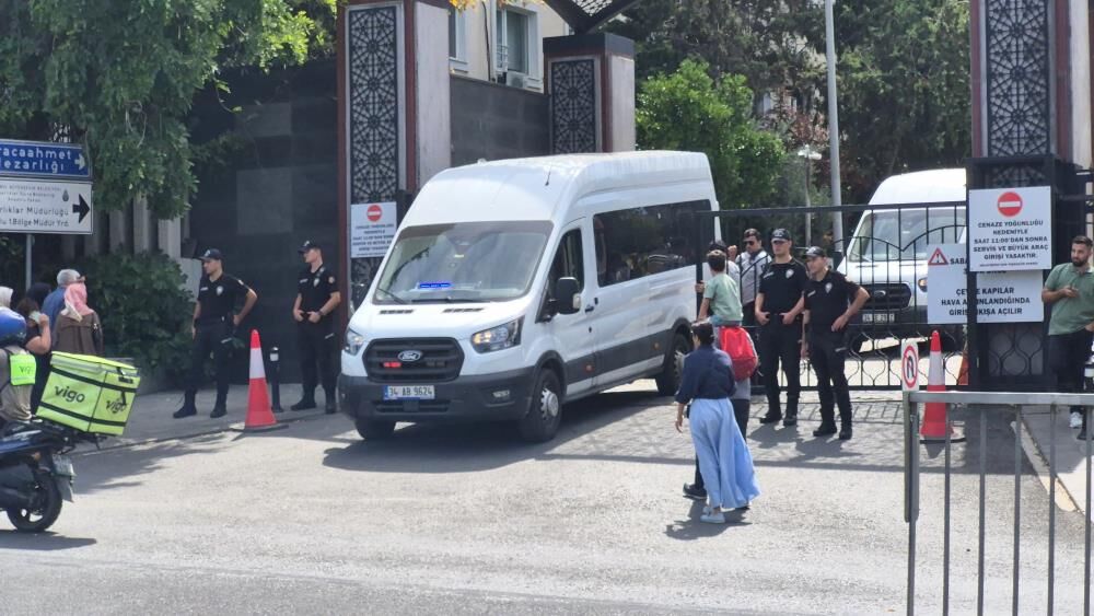 Arif Ahmet Denizolgun1