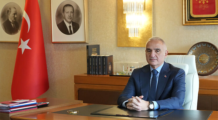 Bakan Ersoy Tralleis'te 2 Bin Yıllık Antik Havuz Gün Yüzüne Çıkarıldı