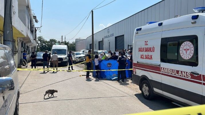 Bursa'da Dedikodu Cinneti Cinayetle Bitti Eniştesi Ve Eşini Öldürdü (1)