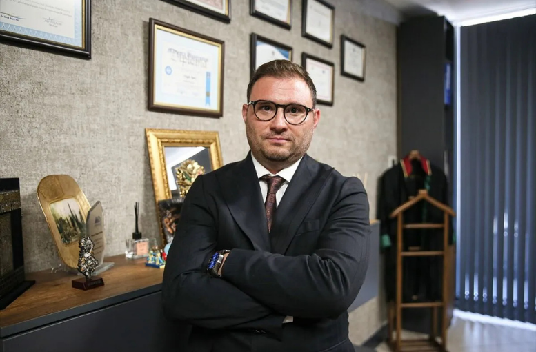 Bursa'da Genç Avukatın Öldürüldüğü Silahlı Saldırıyla Ilgili 7 Sanık Hakim Karşısına Çıkacak (2)