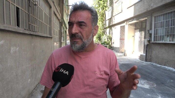 Bursa'da Hayvanlara Şiddet Iddiası Apartmandan Dehşet Çıktı, Mahalleyi Pireler Bastı (2)