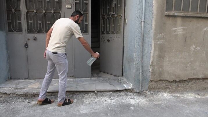 Bursa'da Hayvanlara Şiddet Iddiası Apartmandan Dehşet Çıktı, Mahalleyi Pireler Bastı (4)