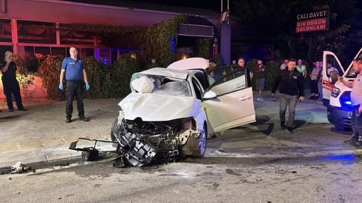 Bursa'da Otomobil Ile Jip Çarpıştı 2 Güvenlik Görevlisi Hayatını Kaybetti (1)