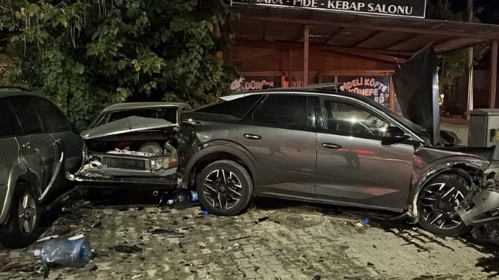 Bursa'da Otomobil Ile Jip Çarpıştı 2 Güvenlik Görevlisi Hayatını Kaybetti (3)