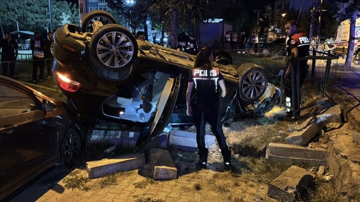 Edirne'de Feci Kaza Otomobil Takla Attı! Ekipler Kopan Parmağı Bulmak Için Seferber Oldu (1)