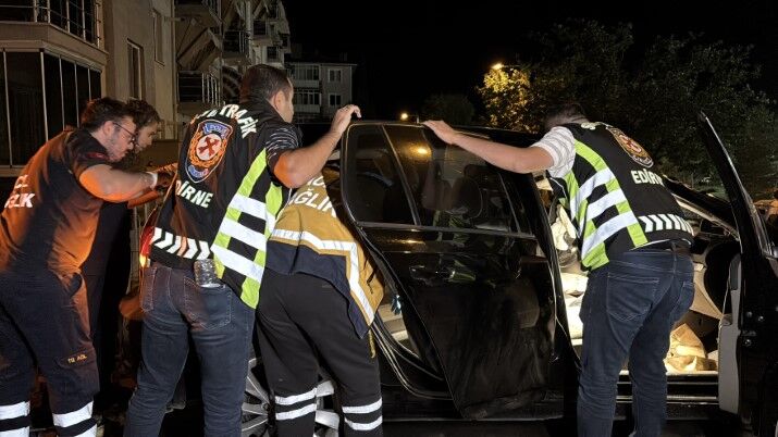 Edirne'de Feci Kaza Otomobil Takla Attı! Ekipler Kopan Parmağı Bulmak Için Seferber Oldu (2)