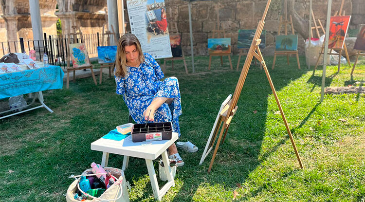 Engel Tanımayan Ressam, Eserlerini Sanatseverlerin Beğenisine Sundu 1