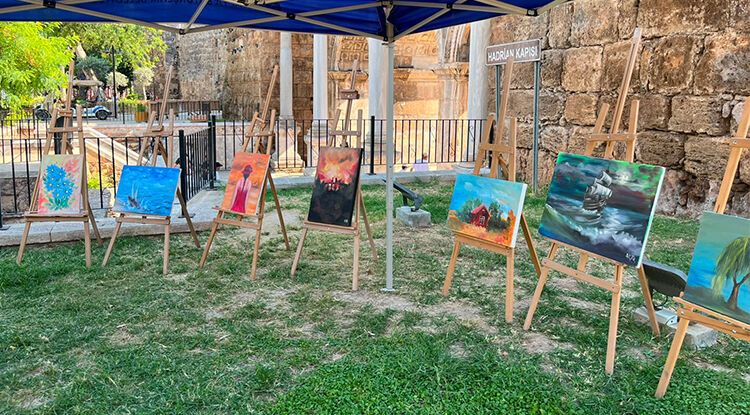 Engel Tanımayan Ressam, Eserlerini Sanatseverlerin Beğenisine Sundu 3