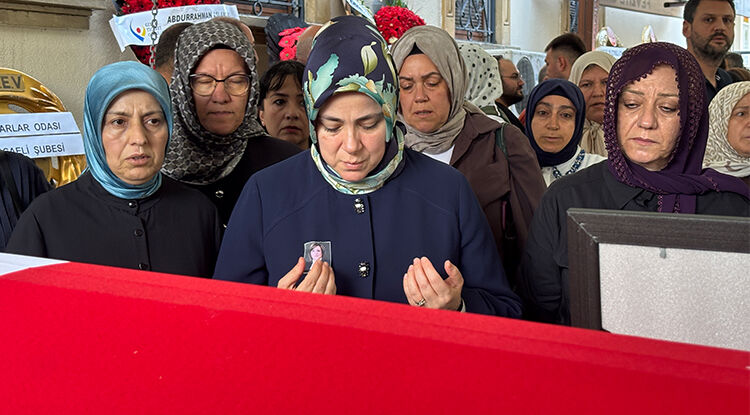 Eski A K Parti Milletvekili Azize Sibel Gönül, Son Yolculuğuna Uğurlandı 2