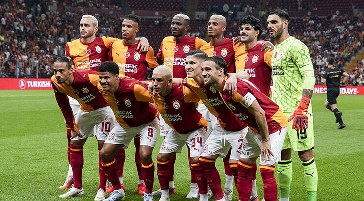 Galatasaray Taraftarından Yönetime Tepki! “ Sabrımız Taşıyor Transferler Nerede 1