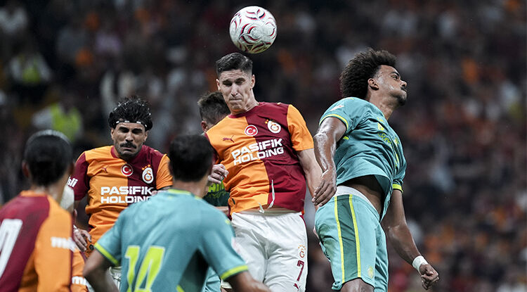 Galatasaray Taraftarından Yönetime Tepki! “ Sabrımız Taşıyor Transferler Nerede 2