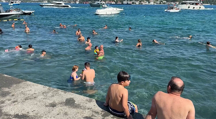 İstanbul’da Sıcak Havadan Bunalanlar Sahillere Akın Etti 1