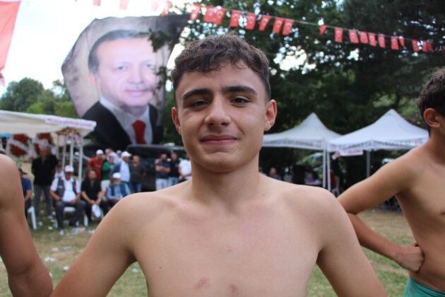 Kispetteki Yazıyı Gören Şaştı Pehlivan Recep Tayyip Erdoğan (3)