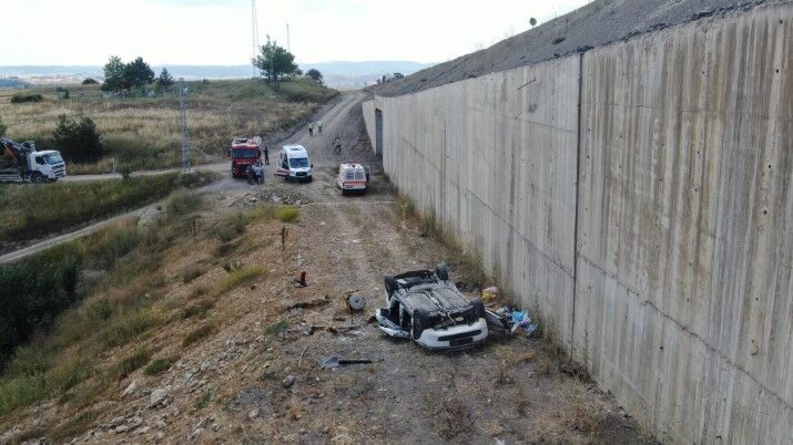 Memleketlerine Giden Aileyi Kaza Ayırdı Baba Öldü, Eşi Ve Çocukları Yaralandı (2)