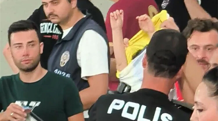 Minik Taraftarın Forması Zorla Çıkarılmıştı! O Çocuk Lyon Maçına Davet Edildi 1