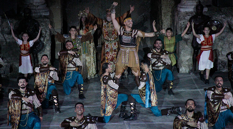 Troya Gösterisi Aspendos'un Tarihi Atmosferinde Sanatseverlerle Buluştu