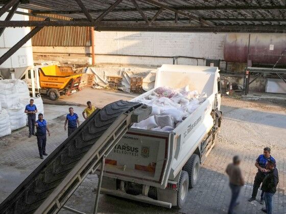 Un Fabrikasında Şoke Eden Görüntü 30 Ton Böceklenmiş Bozuk Un Ele Geçirildi (3)