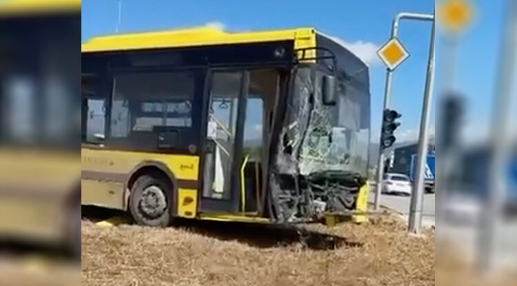 Bursa’da korkunç kaza! Belediye otobüsündeki yolcular ölümden döndü