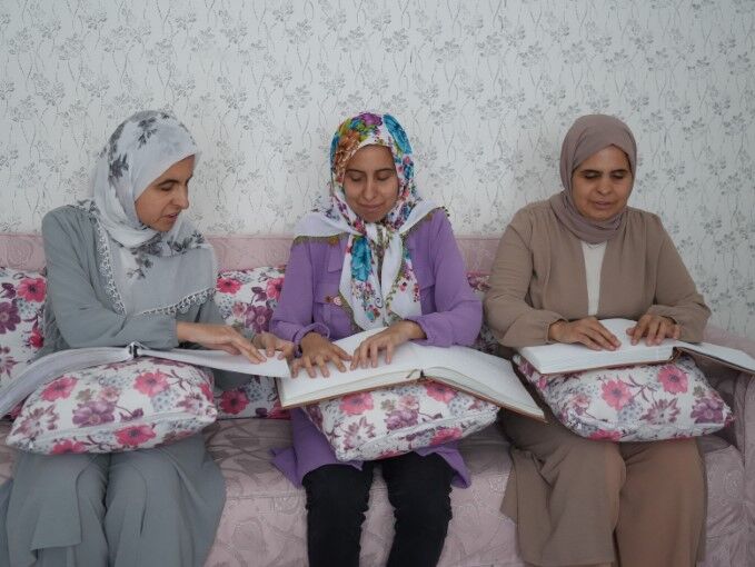 Görme Engelli 3 Kardeş Azimle Üniversiteyi Kazandı (3)