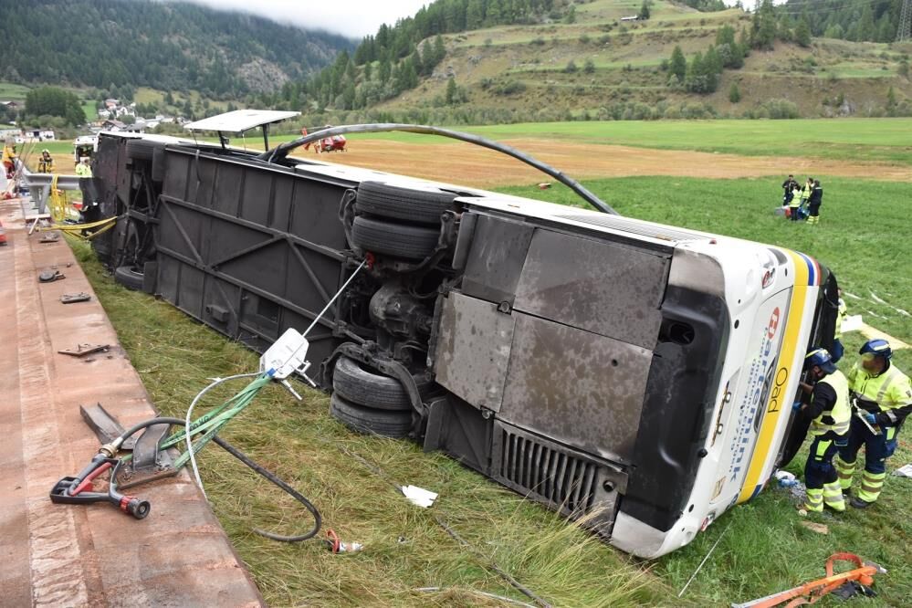 İsviçre Alpleri’nde korkunç kaza: 5 ölü, 40 yaralı