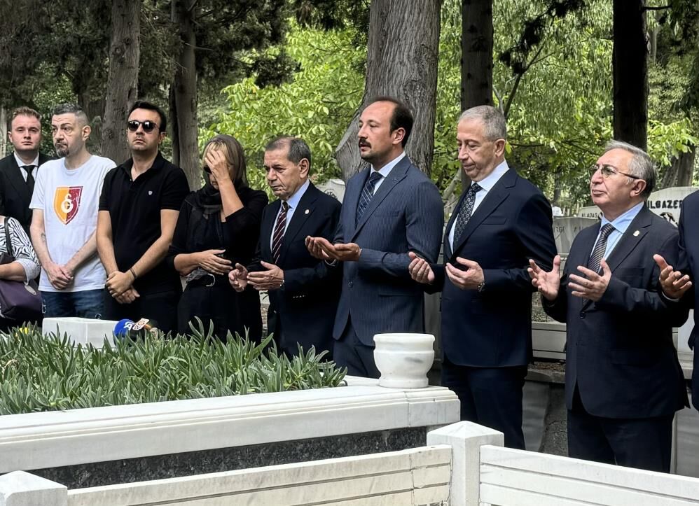 Metin Oktay, vefatının 35. yıl dönümünde kabri başında anıldı