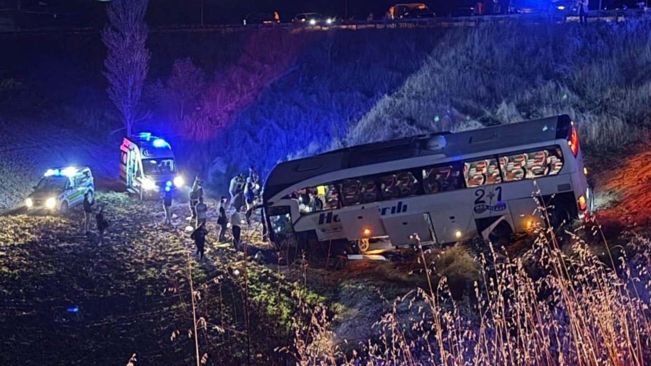 Yolcu otobüsü şarampole uçtu! Yaralılar var...