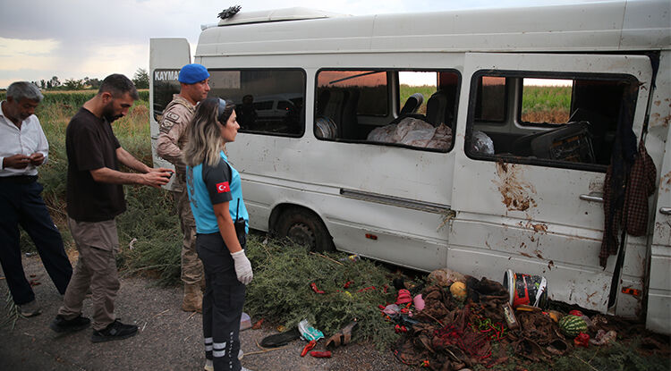 Şanlıurfa’da Minibüs Tahliye Kanalına Düştü! 15 Kişi Yaralandı 1