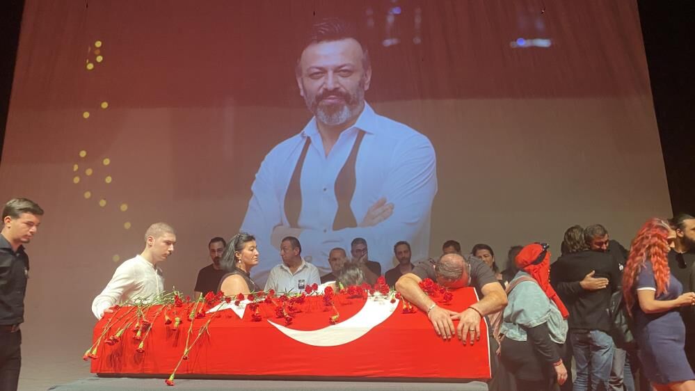 Serhat Kılıç'a dostlarından duygusal veda: '30 yıl yetmedi be Serhat'