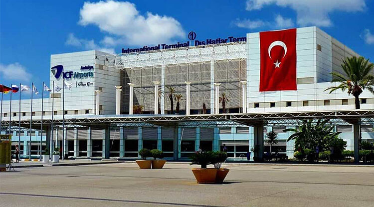 T U R İ Z M C İ L E R D E O L M A S A Y A N D I K