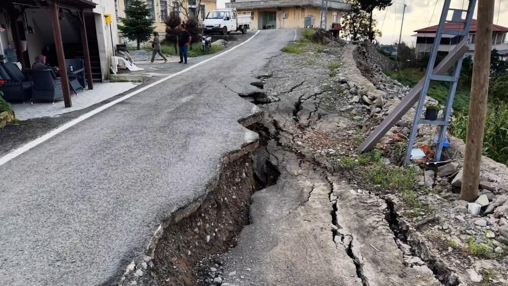 Yol Ikiye Ayrıldı