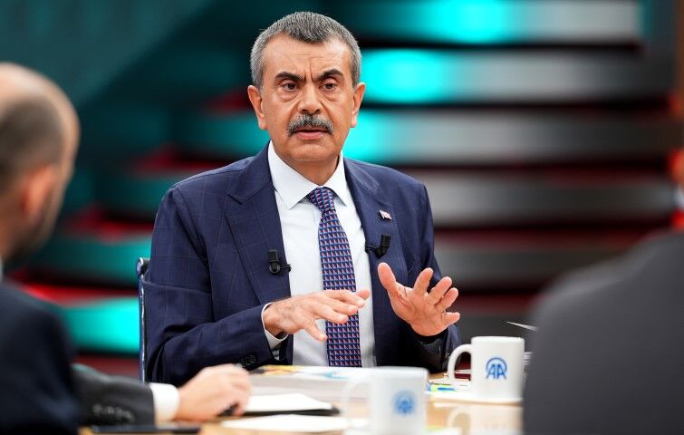 Bakan Tekin'den 'beyaz önlük' açıklaması