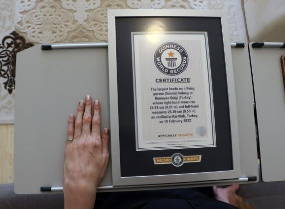 2 Metre 15 Santimetrelik Rumeysa Gelgi'den 12 Yılda 8 Dünya Rekoru! Hikayesi Belgesel Oldu (5)
