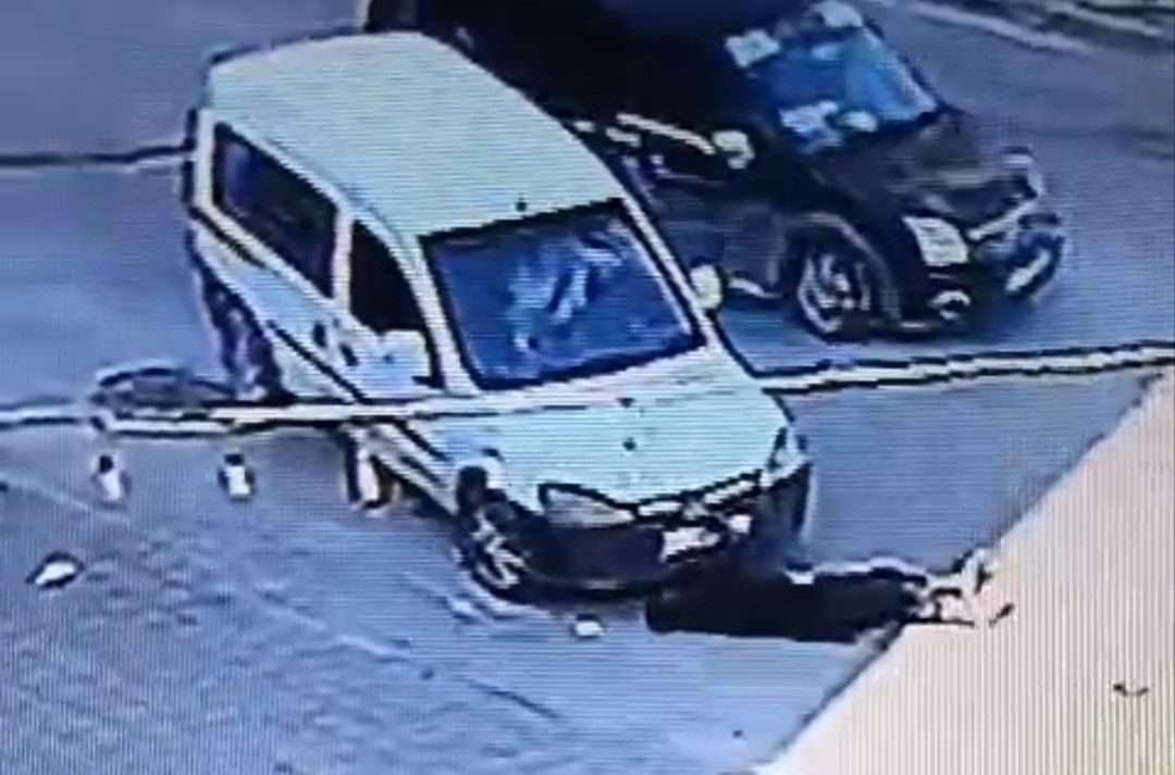Akılalmaz Hırsızlık! Önüne Yattığı Aracı Kaçırdı, Kaza Yaptıktan Sonra Kendimde Değildim Dedi (2)
