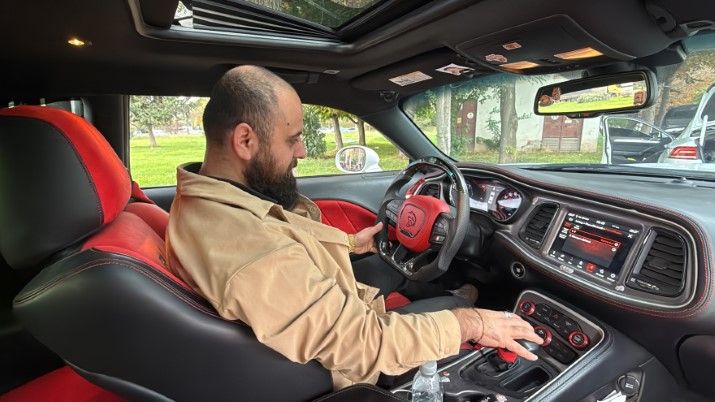 Asgari Ücretle 9 Milyonluk Lüks Otomobile Biniyor! Benzin Için Yemekten Kısıyor (4)