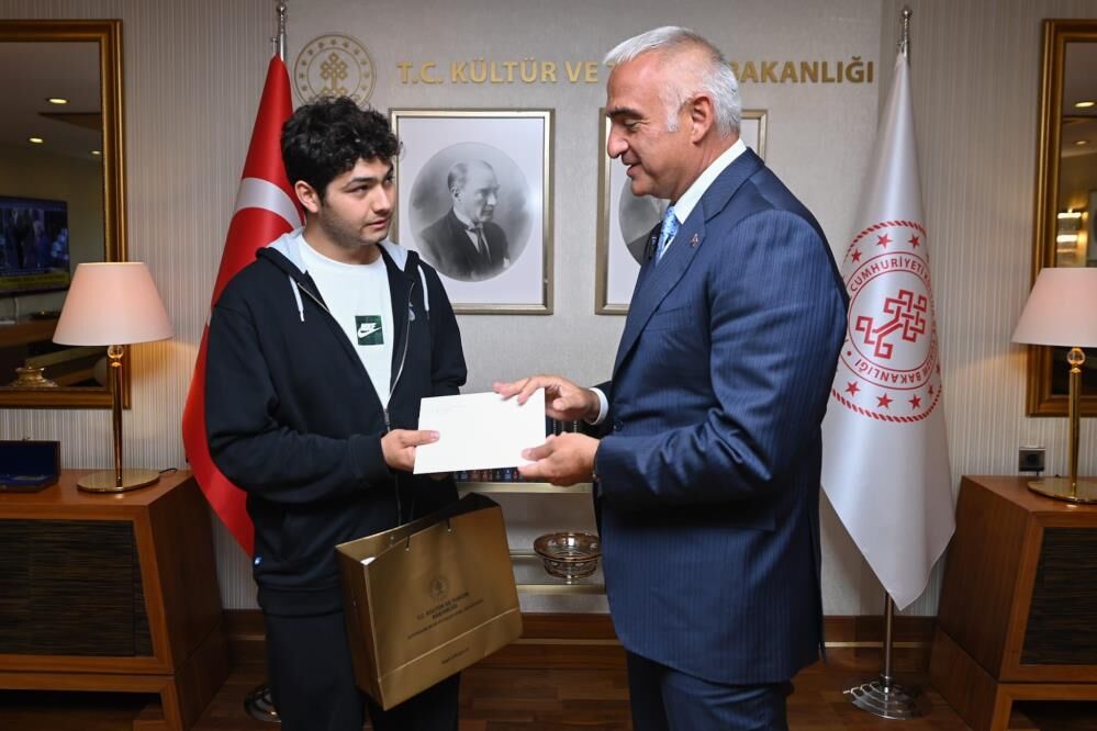 Bakan Ersoy Öğrenciler1