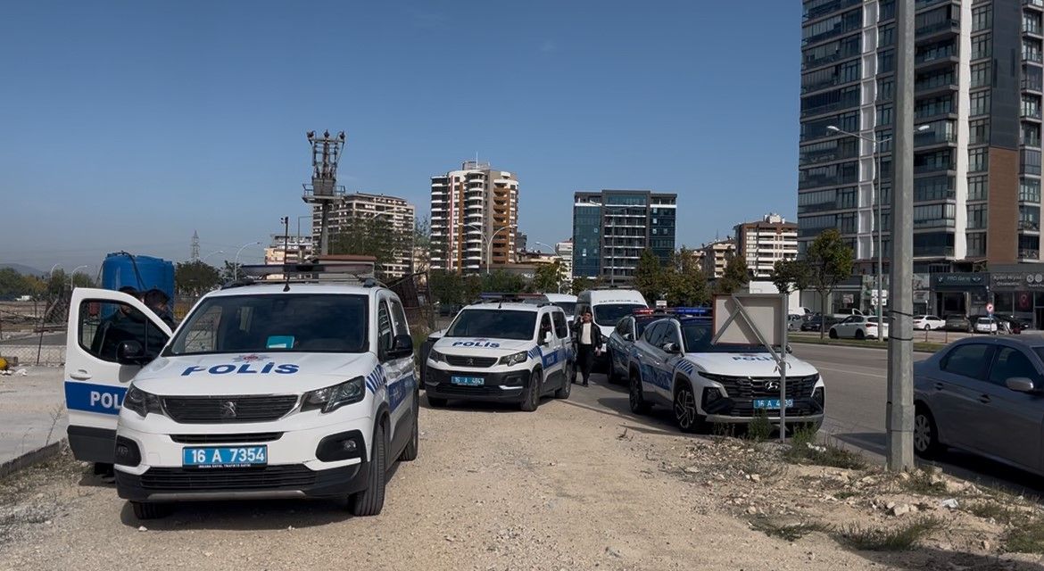 Bursa'da 250 Milyon Tl'lik Alacak Iddiası! İnşaat Projesinin Satış Ofisine Silahlı Saldırı (3)