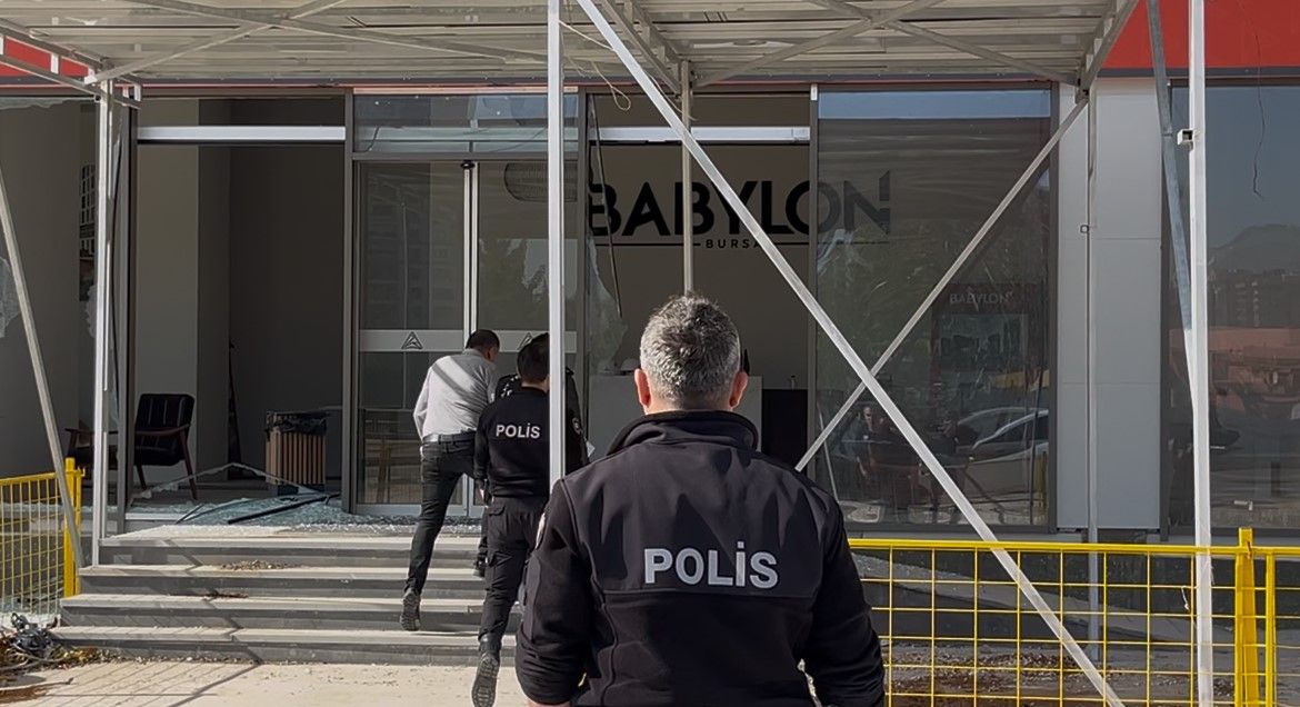 Bursa'da 250 Milyon Tl'lik Alacak Iddiası! İnşaat Projesinin Satış Ofisine Silahlı Saldırı (4)