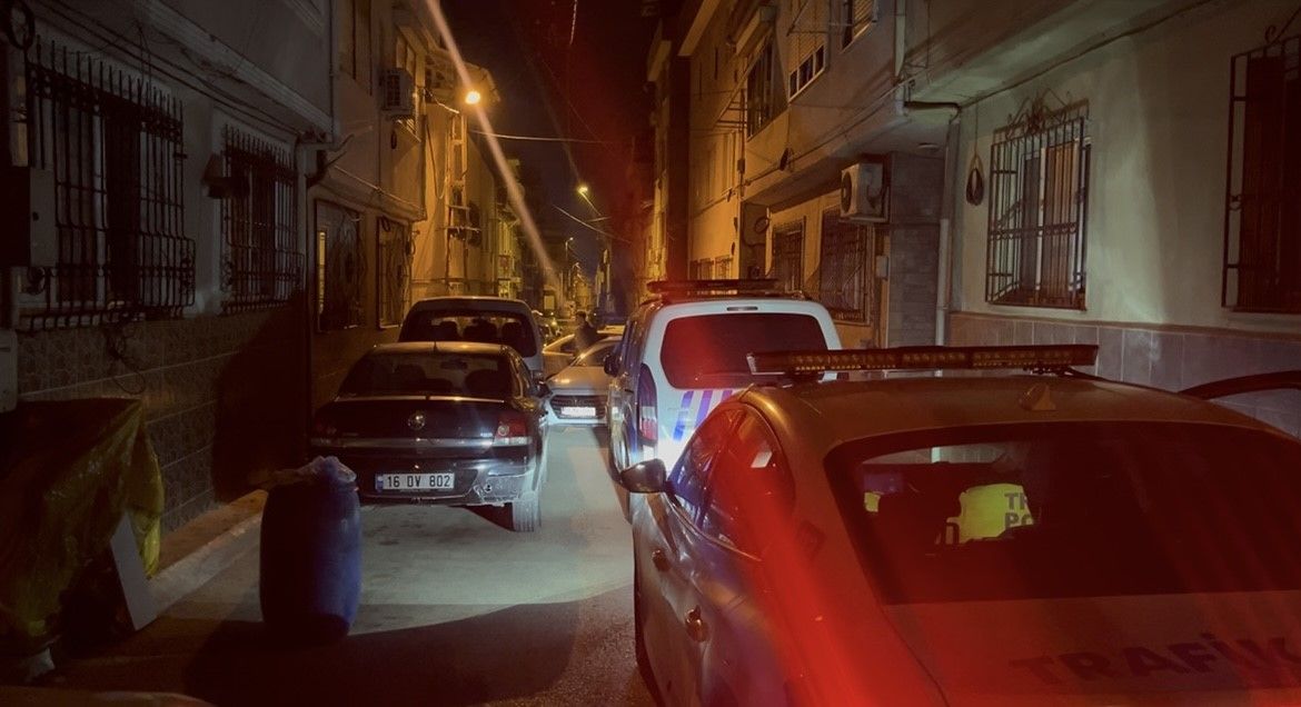 Bursa’da Önce Otomobille Kovaladı, Kaza Yaptırdı... Kaldırım Taşıyla Peşine Düştü (1)