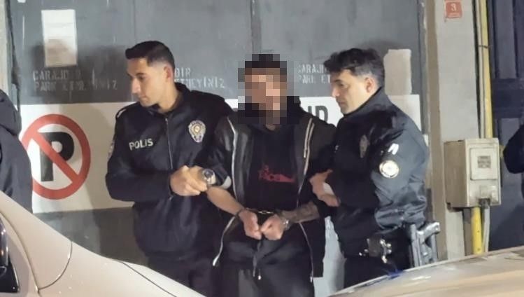 Eskişehir'in Odunpazarı Ilçesinde Iki Grup Arasında Çıkan Silahlı Kavgada Pompalı Tüfekle Göğsünden Vurulan Muratcan A. Hayatını Kaybetti. Olayın Ardından Evinde Yakalanan Cinayet Şüphelisi A.ç., Hak Ettiler Kardeş (1)