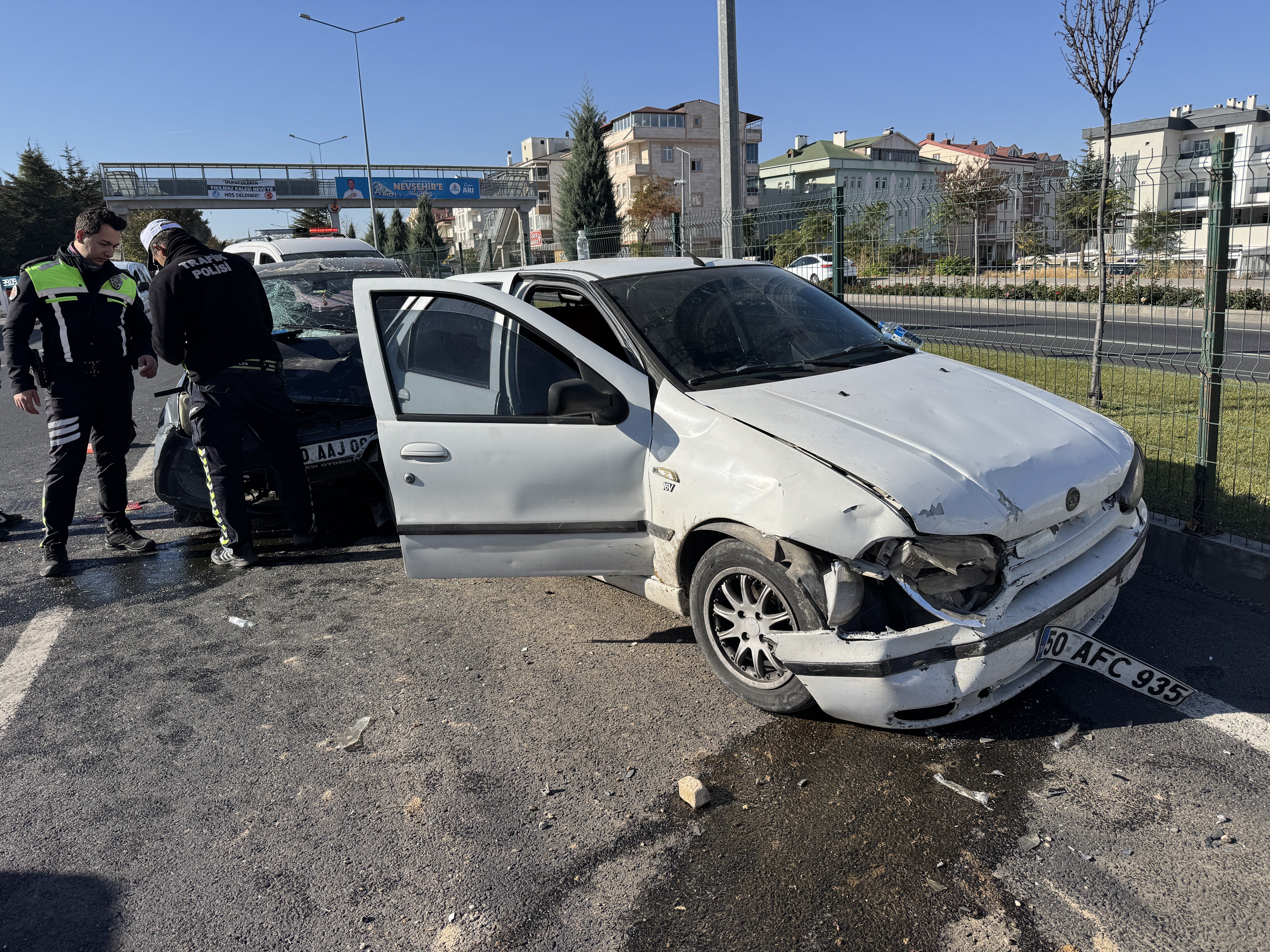 Kpss Yolunda 5 Araç Birbirine Girdi! Kazadan Kurtulan Öğrencileri Polis Sınava Götürdü (1)