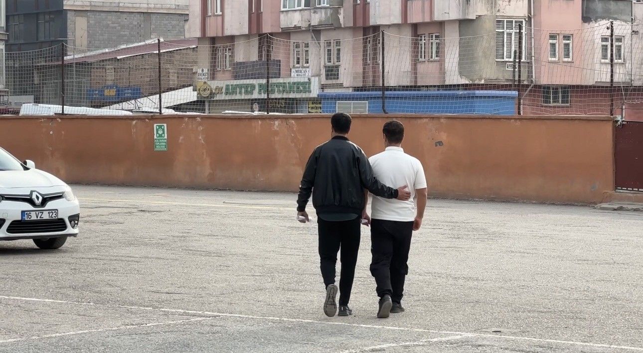 Kpss'de Baba Oğluna Rakip Oldu! Aynı Okulda Sınava Girdiler (3)
