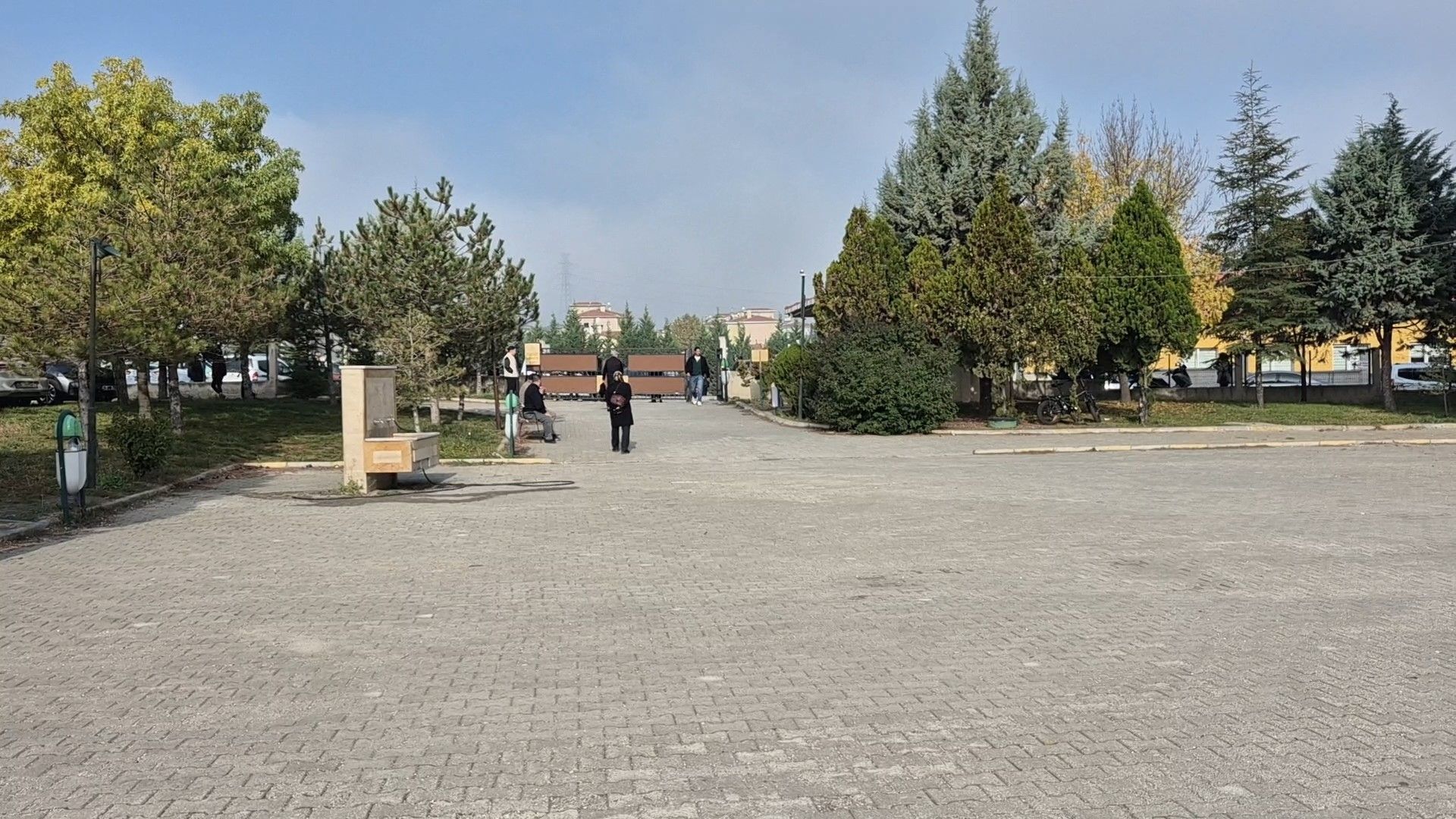 Kpss'ye Geç Kaldı, Gazeteciye Saldırdı! Gözaltına Alınınca Kameralara Güldü (1)