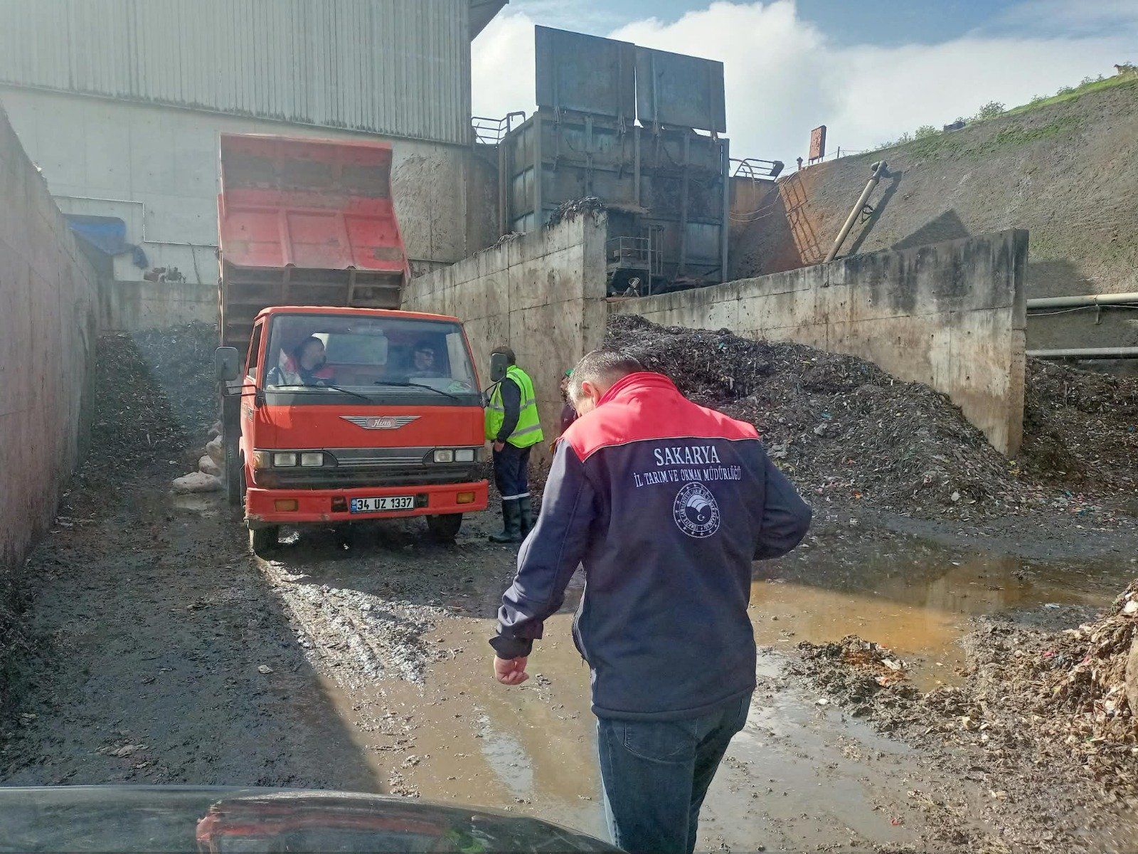 Sakarya'da Sucukta Domuz Eti Tespit Edildi, Işletme Kapatıldı 2,6 Ton Ürün Imha Edildi (2)
