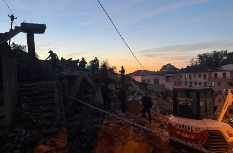 Zonguldak’ta 3 Katlı Bina Çöktü 1 Ölü, 1 Yaralı 1