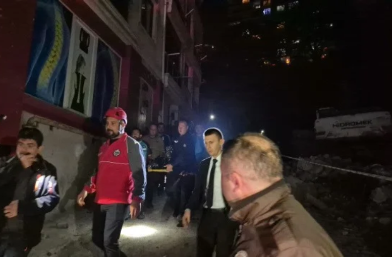 Zonguldak’ta 3 Katlı Bina Çöktü 1 Ölü, 1 Yaralı